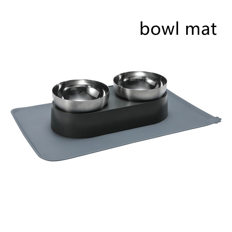 "Stainless steel pet feeding bowl with a non-slip base, perfect for dogs and cats."